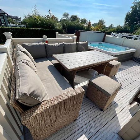 Cottontail Lodge - Hot Tub - Pet Friendly South Cerney Exterior foto