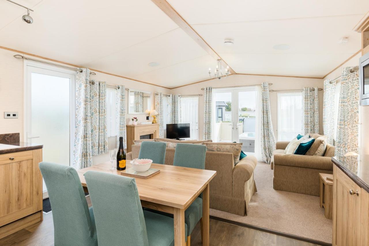 Cottontail Lodge - Hot Tub - Pet Friendly South Cerney Exterior foto