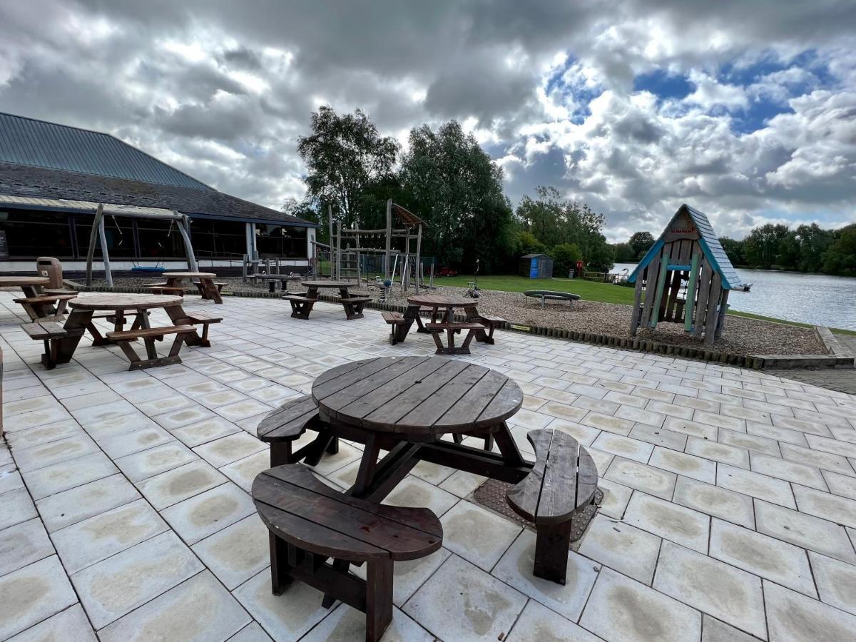 Cottontail Lodge - Hot Tub - Pet Friendly South Cerney Exterior foto