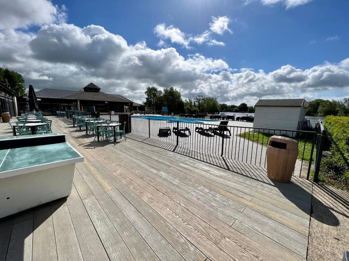 Cottontail Lodge - Hot Tub - Pet Friendly South Cerney Exterior foto