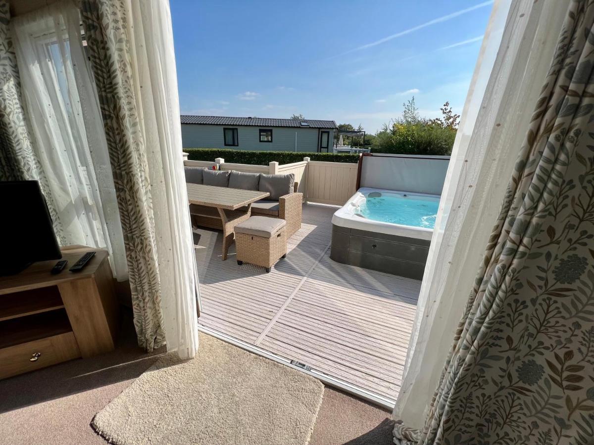 Cottontail Lodge - Hot Tub - Pet Friendly South Cerney Exterior foto